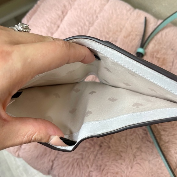 Kate Spade crossbody with removable chain and matching wallet - Picture 4 of 13